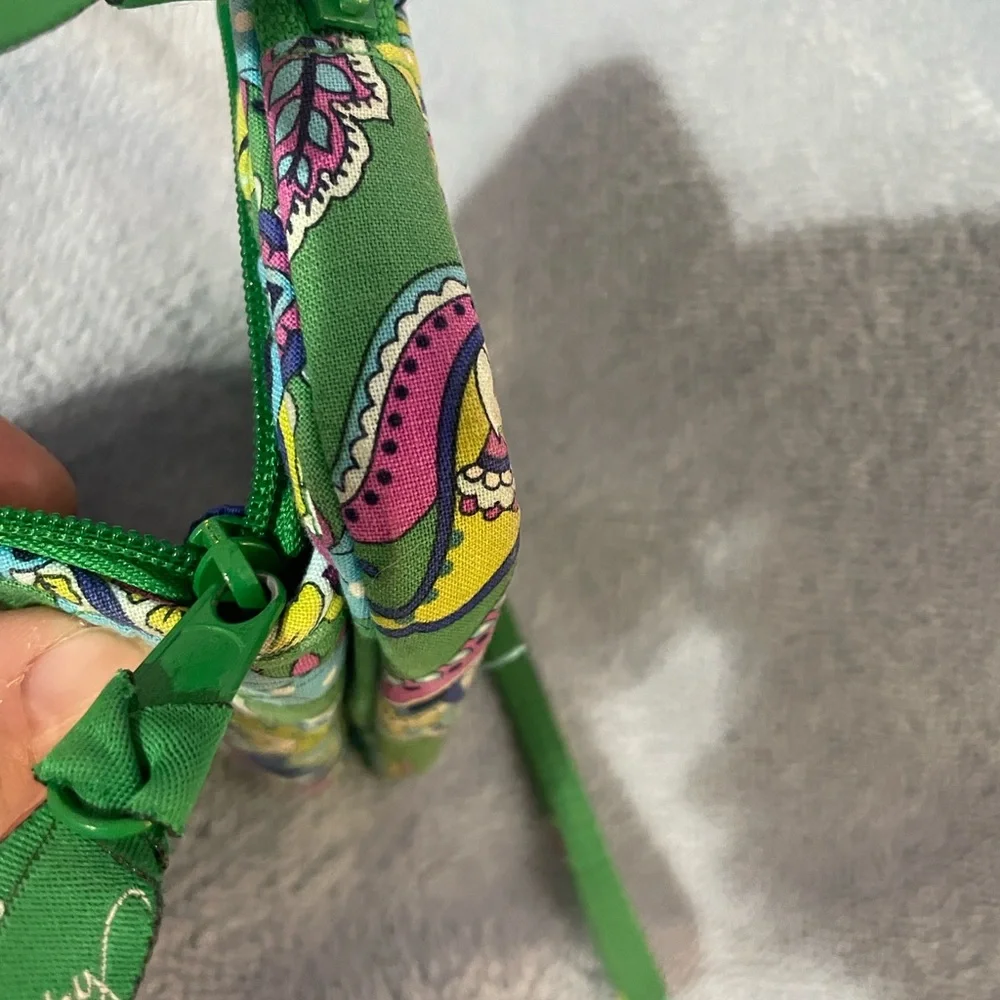 Vera Bradley “Emerald Paisley”Retired all in one Wristlet